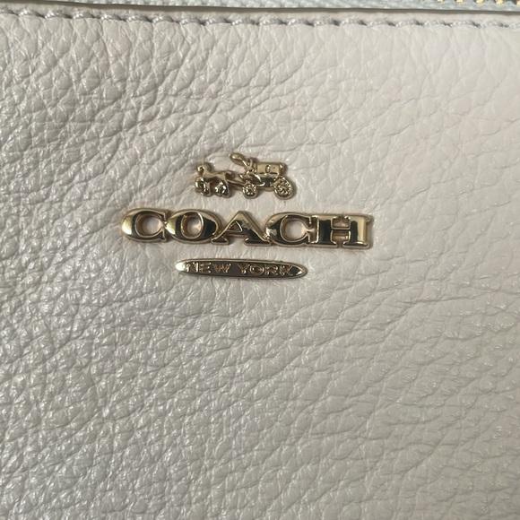 Coach cream colored Chain Handle Wristlet ,Dust Bag FREE 2 PR EARRINGS ALL NWTS - Picture 3 of 10